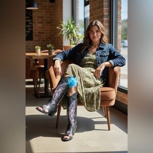 Chickickers Boots Sz 8‎ Black Leather Embroidered Floral Open Toe Western